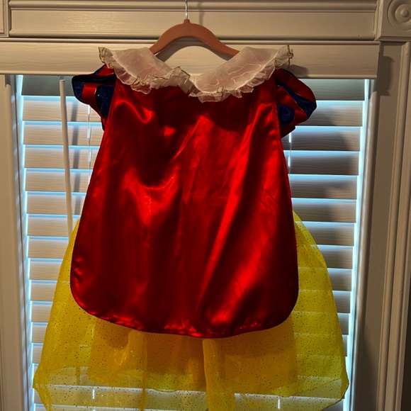 Disney Snow White Costume Size 3 - Picture 2 of 3